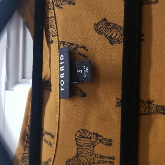 Torrid Zebra 3X Button Down Sleeveless Top - Picture 2 of 4